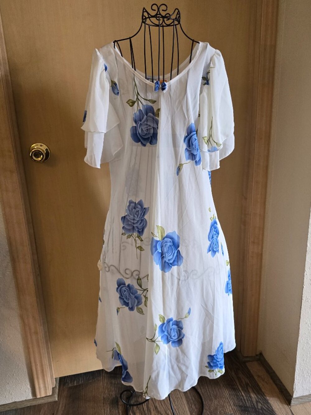 Vintage Belize Ladies size XL White with Blue Roses Sheer Nightie w/ Panties